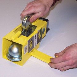 Antivol Universel Caravane - Remorque attelée ou désattelée - Mottez A069F (3)